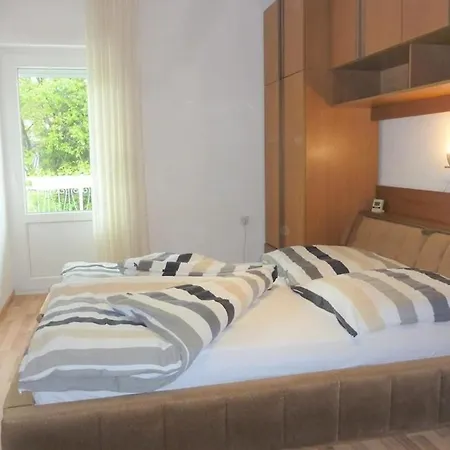 Diana, Dreizimmerwohnung شقة